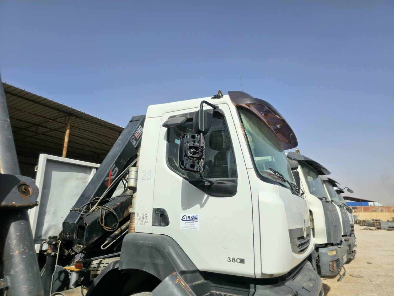 Camion Renault Kerax 380 équipé d'une grue HIAB